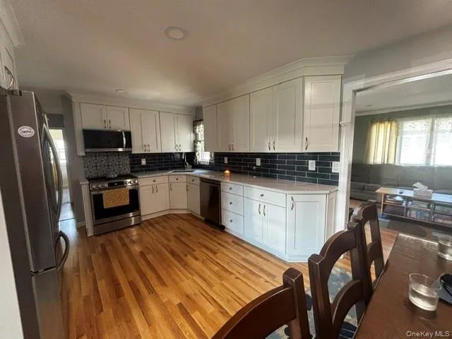 185 Audley Court, Babylon, NY, 3 Bedrooms Bedrooms, 7 Rooms Rooms,1 BathroomBathrooms,Residential,For Rent,Audley,0,1002450 185 Audley Court, Babylon, NY, 3 Bedrooms Bedrooms, 7 Rooms Rooms,1 BathroomBathrooms,Residential,For Rent,Audley,0,1002450