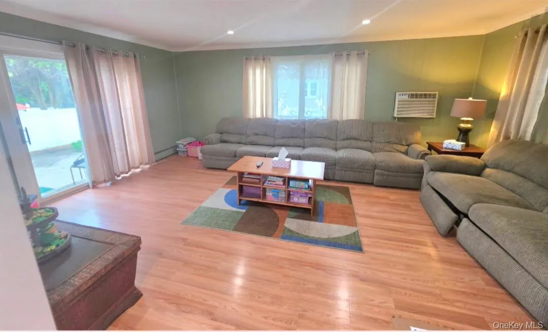 185 Audley Court, Babylon, NY, 3 Bedrooms Bedrooms, 7 Rooms Rooms,1 BathroomBathrooms,Residential,For Rent,Audley,0,1002450 185 Audley Court, Babylon, NY, 3 Bedrooms Bedrooms, 7 Rooms Rooms,1 BathroomBathrooms,Residential,For Rent,Audley,0,1002450
