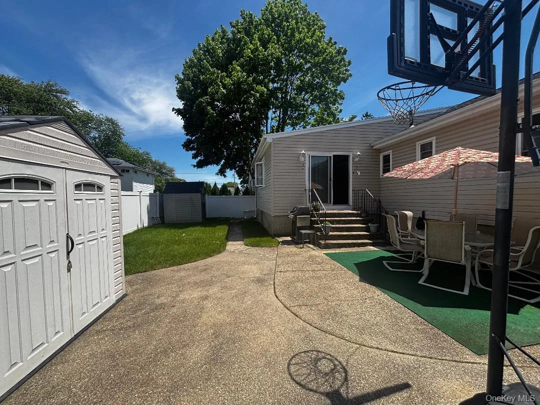 185 Audley Court, Babylon, NY, 3 Bedrooms Bedrooms, 7 Rooms Rooms,1 BathroomBathrooms,Residential,For Rent,Audley,0,1002450 185 Audley Court, Babylon, NY, 3 Bedrooms Bedrooms, 7 Rooms Rooms,1 BathroomBathrooms,Residential,For Rent,Audley,0,1002450