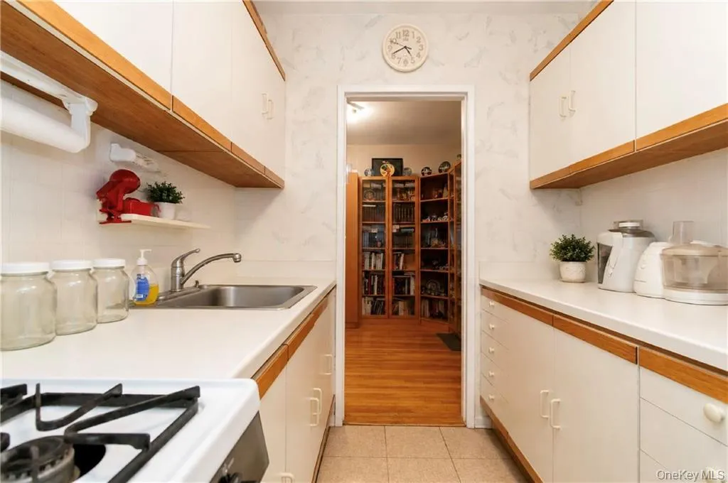 701 Gerald Court, New York, NY, 1 Bedroom Bedrooms, 3 Rooms Rooms,1 BathroomBathrooms,Residential,For Rent,Gerald,0,1002455 701 Gerald Court, New York, NY, 1 Bedroom Bedrooms, 3 Rooms Rooms,1 BathroomBathrooms,Residential,For Rent,Gerald,0,1002455