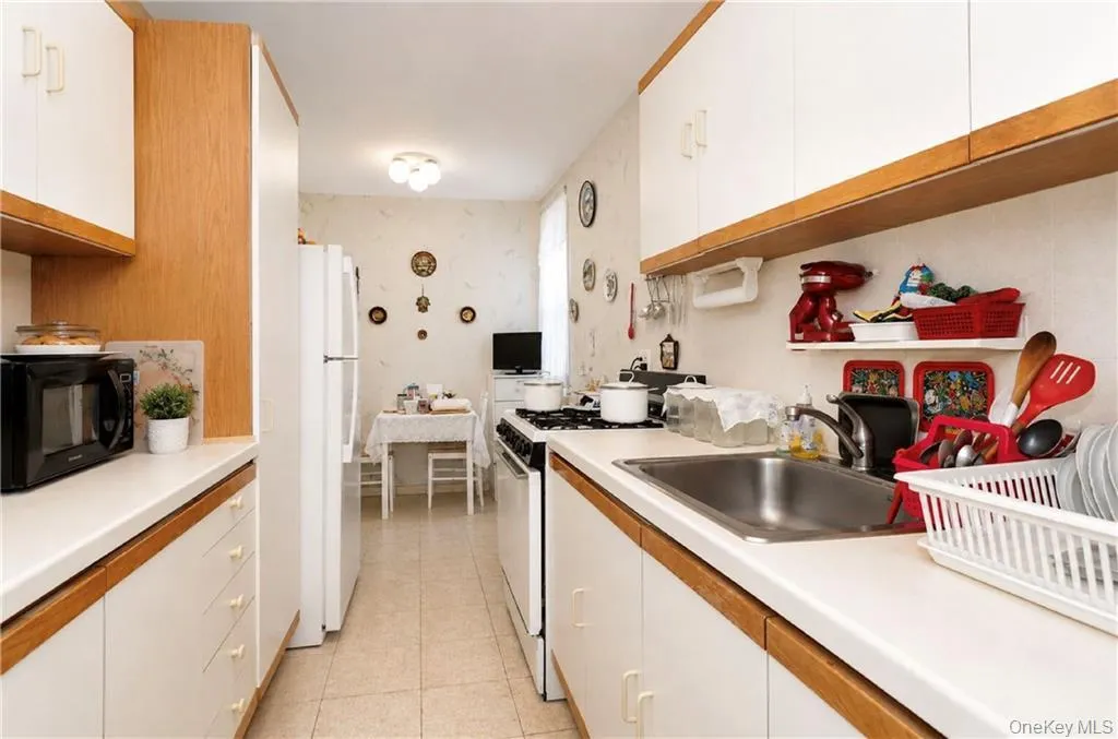701 Gerald Court, New York, NY, 1 Bedroom Bedrooms, 3 Rooms Rooms,1 BathroomBathrooms,Residential,For Rent,Gerald,0,1002455 701 Gerald Court, New York, NY, 1 Bedroom Bedrooms, 3 Rooms Rooms,1 BathroomBathrooms,Residential,For Rent,Gerald,0,1002455