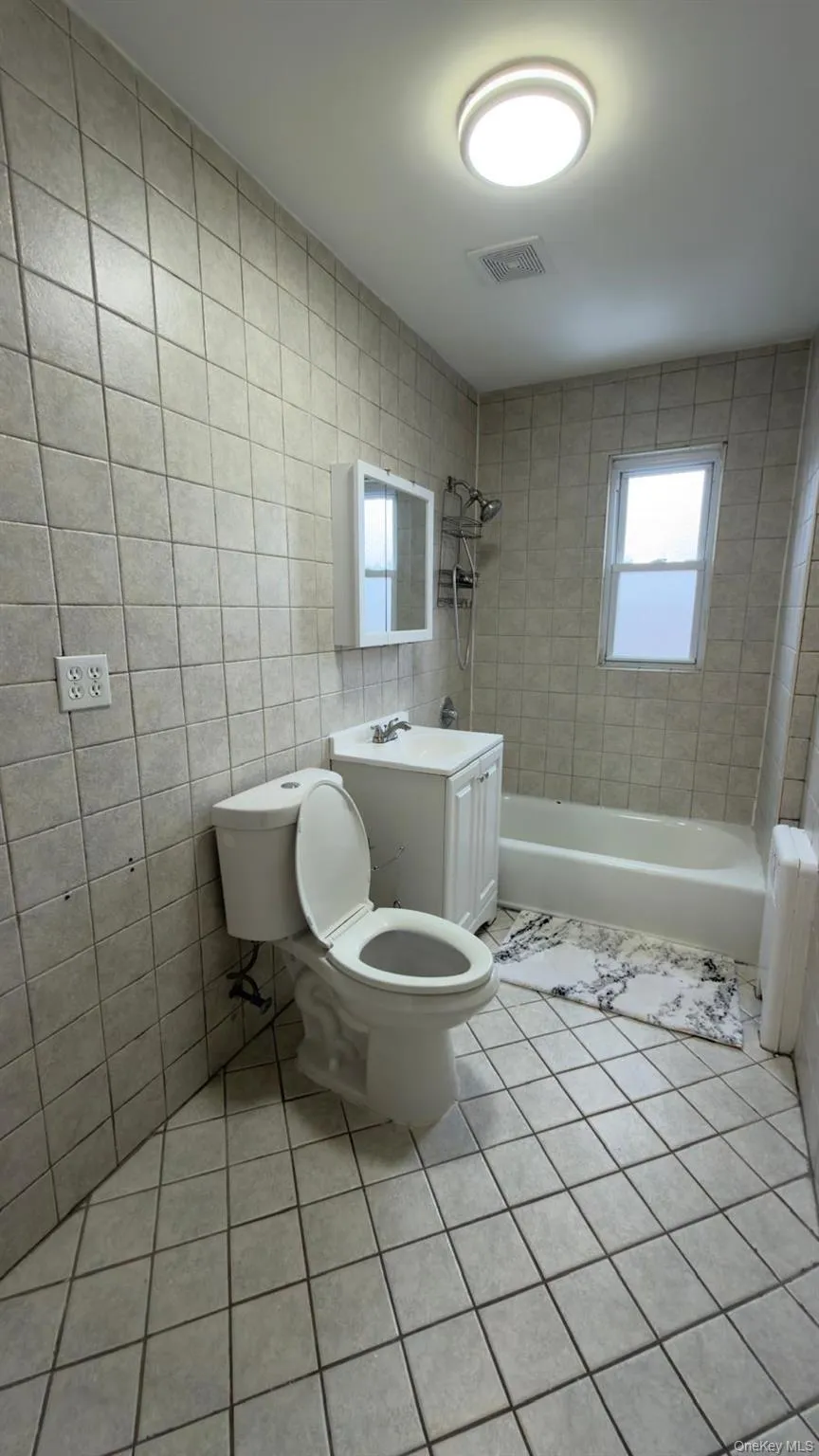 15325 77th Road, New York, NY, 3 Bedrooms Bedrooms, 5 Rooms Rooms,1 BathroomBathrooms,Residential Lease,For Rent,77th,0,1002463 15325 77th Road, New York, NY, 3 Bedrooms Bedrooms, 5 Rooms Rooms,1 BathroomBathrooms,Residential Lease,For Rent,77th,0,1002463