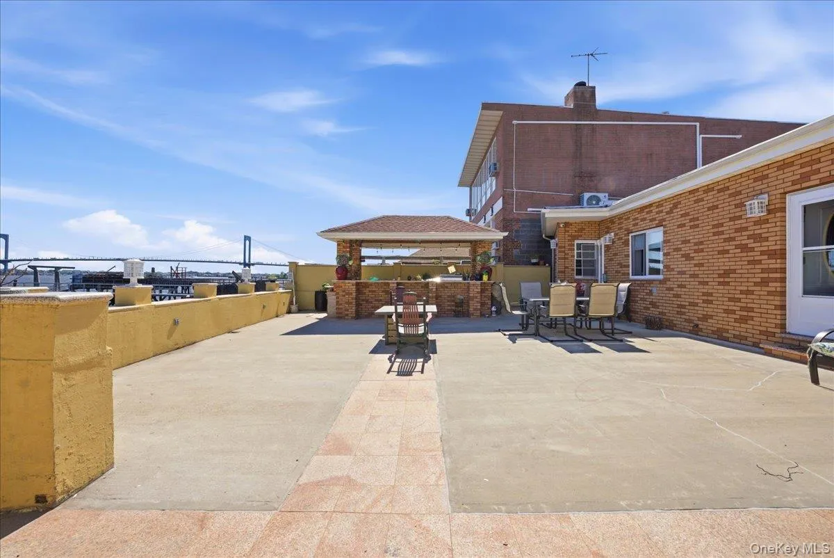 2594 Schurz Avenue, New York, NY, 4 Bedrooms Bedrooms, 8 Rooms Rooms,2 BathroomsBathrooms,Residential Sale,For Rent,Schurz,0,1002470 2594 Schurz Avenue, New York, NY, 4 Bedrooms Bedrooms, 8 Rooms Rooms,2 BathroomsBathrooms,Residential Sale,For Rent,Schurz,0,1002470