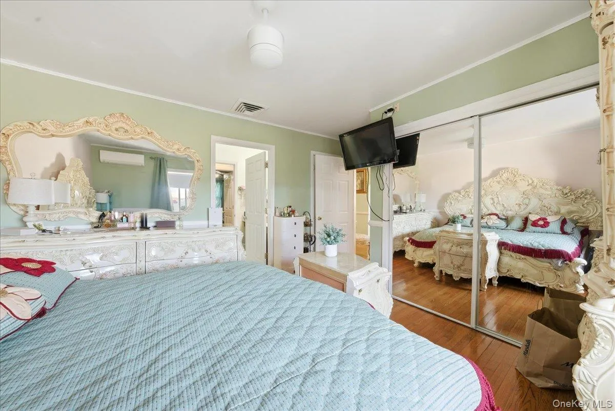 2594 Schurz Avenue, New York, NY, 4 Bedrooms Bedrooms, 8 Rooms Rooms,2 BathroomsBathrooms,Residential Sale,For Rent,Schurz,0,1002470 2594 Schurz Avenue, New York, NY, 4 Bedrooms Bedrooms, 8 Rooms Rooms,2 BathroomsBathrooms,Residential Sale,For Rent,Schurz,0,1002470