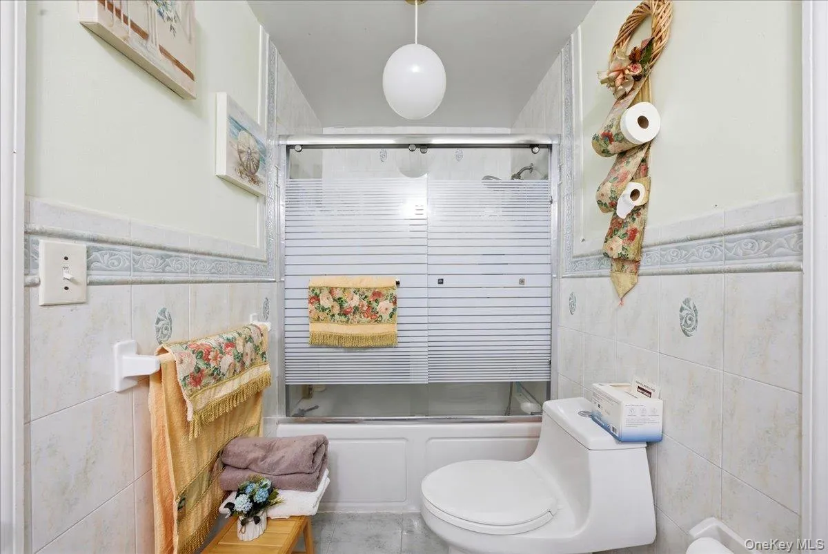 2594 Schurz Avenue, New York, NY, 4 Bedrooms Bedrooms, 8 Rooms Rooms,2 BathroomsBathrooms,Residential Sale,For Rent,Schurz,0,1002470 2594 Schurz Avenue, New York, NY, 4 Bedrooms Bedrooms, 8 Rooms Rooms,2 BathroomsBathrooms,Residential Sale,For Rent,Schurz,0,1002470