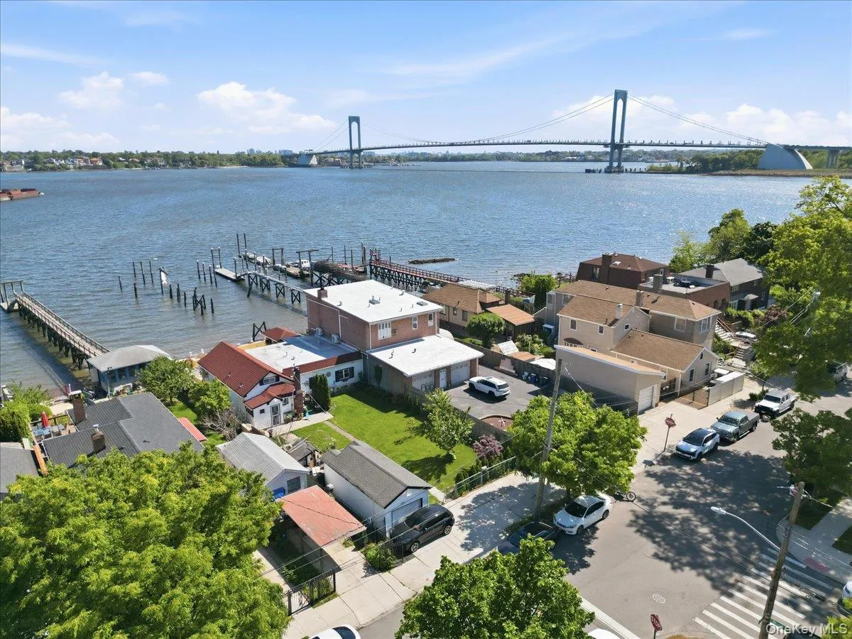 2594 Schurz Avenue, New York, NY, 4 Bedrooms Bedrooms, 8 Rooms Rooms,2 BathroomsBathrooms,Residential Sale,For Rent,Schurz,0,1002470 2594 Schurz Avenue, New York, NY, 4 Bedrooms Bedrooms, 8 Rooms Rooms,2 BathroomsBathrooms,Residential Sale,For Rent,Schurz,0,1002470