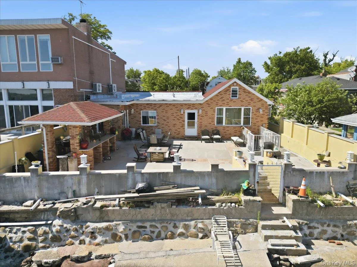 2594 Schurz Avenue, New York, NY, 4 Bedrooms Bedrooms, 8 Rooms Rooms,2 BathroomsBathrooms,Residential Sale,For Rent,Schurz,0,1002470 2594 Schurz Avenue, New York, NY, 4 Bedrooms Bedrooms, 8 Rooms Rooms,2 BathroomsBathrooms,Residential Sale,For Rent,Schurz,0,1002470