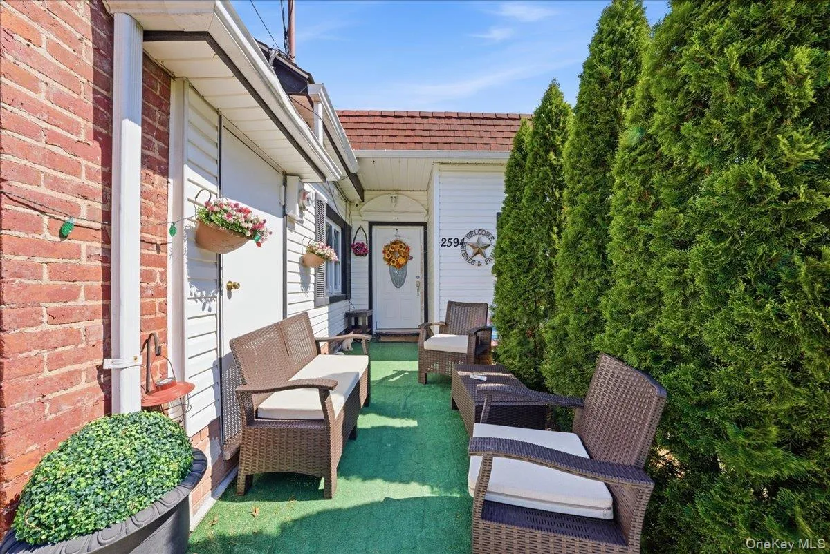 2594 Schurz Avenue, New York, NY, 4 Bedrooms Bedrooms, 8 Rooms Rooms,2 BathroomsBathrooms,Residential Sale,For Rent,Schurz,0,1002470 2594 Schurz Avenue, New York, NY, 4 Bedrooms Bedrooms, 8 Rooms Rooms,2 BathroomsBathrooms,Residential Sale,For Rent,Schurz,0,1002470