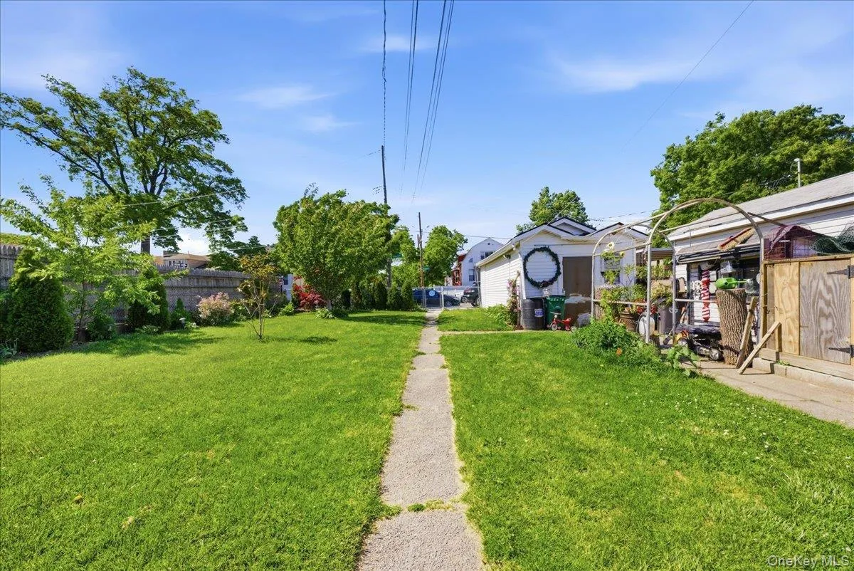 2594 Schurz Avenue, New York, NY, 4 Bedrooms Bedrooms, 8 Rooms Rooms,2 BathroomsBathrooms,Residential Sale,For Rent,Schurz,0,1002470 2594 Schurz Avenue, New York, NY, 4 Bedrooms Bedrooms, 8 Rooms Rooms,2 BathroomsBathrooms,Residential Sale,For Rent,Schurz,0,1002470