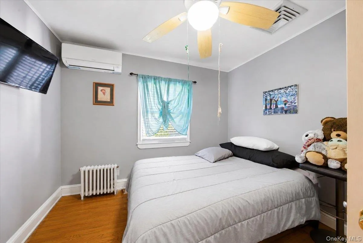 2594 Schurz Avenue, New York, NY, 4 Bedrooms Bedrooms, 8 Rooms Rooms,2 BathroomsBathrooms,Residential Sale,For Rent,Schurz,0,1002470 2594 Schurz Avenue, New York, NY, 4 Bedrooms Bedrooms, 8 Rooms Rooms,2 BathroomsBathrooms,Residential Sale,For Rent,Schurz,0,1002470