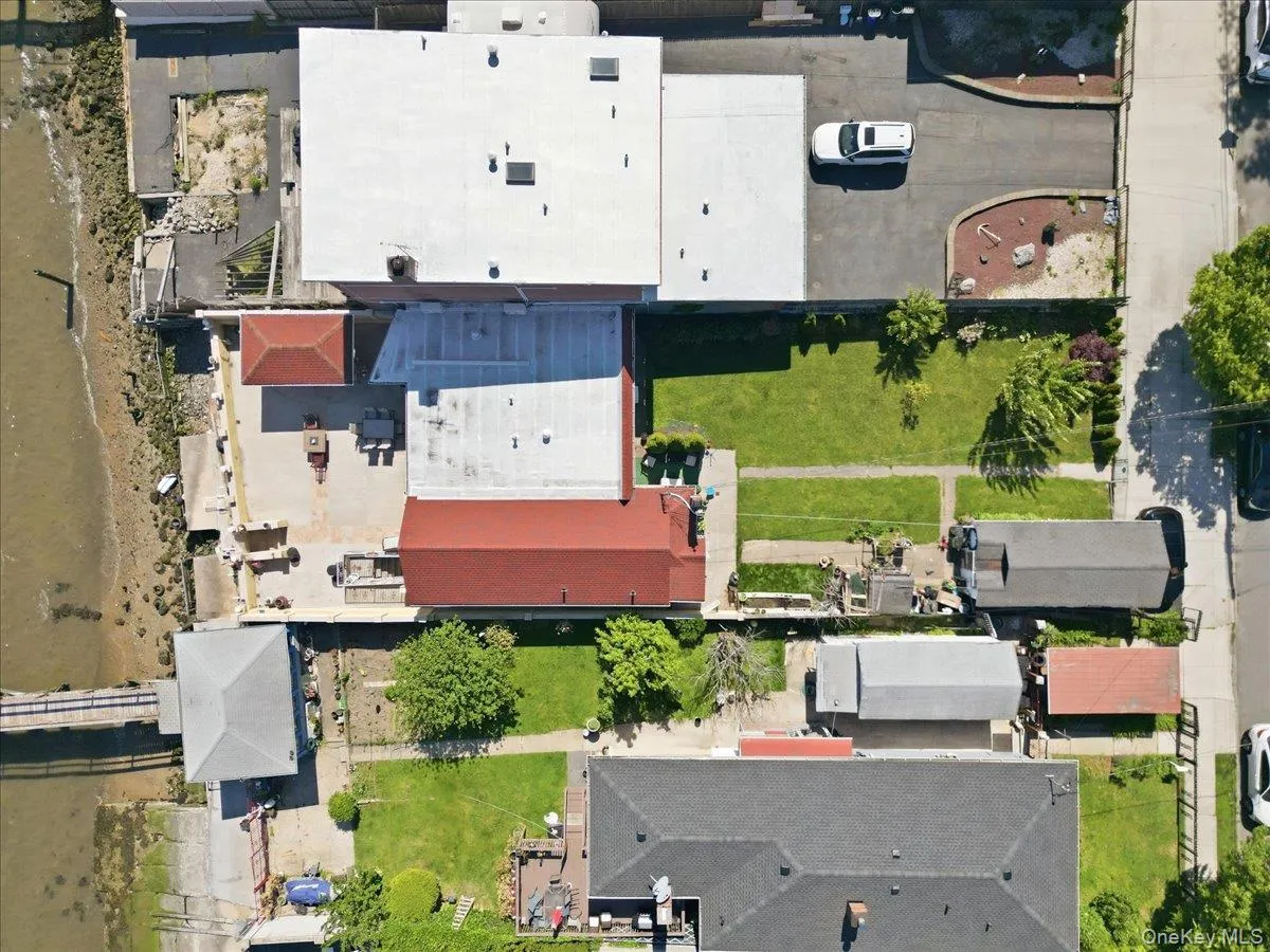 2594 Schurz Avenue, New York, NY, 4 Bedrooms Bedrooms, 8 Rooms Rooms,2 BathroomsBathrooms,Residential Sale,For Rent,Schurz,0,1002470 2594 Schurz Avenue, New York, NY, 4 Bedrooms Bedrooms, 8 Rooms Rooms,2 BathroomsBathrooms,Residential Sale,For Rent,Schurz,0,1002470