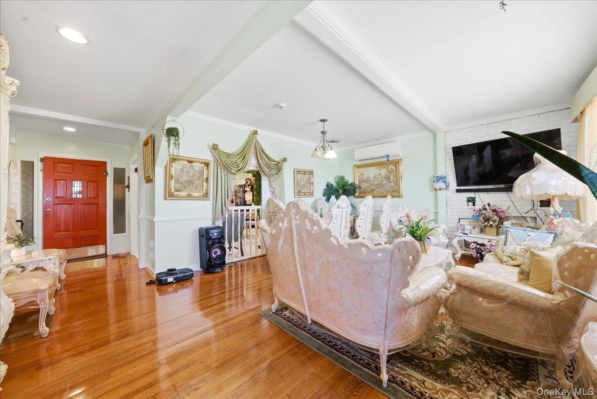 2594 Schurz Avenue, New York, NY, 4 Bedrooms Bedrooms, 8 Rooms Rooms,2 BathroomsBathrooms,Residential Sale,For Rent,Schurz,0,1002470 2594 Schurz Avenue, New York, NY, 4 Bedrooms Bedrooms, 8 Rooms Rooms,2 BathroomsBathrooms,Residential Sale,For Rent,Schurz,0,1002470