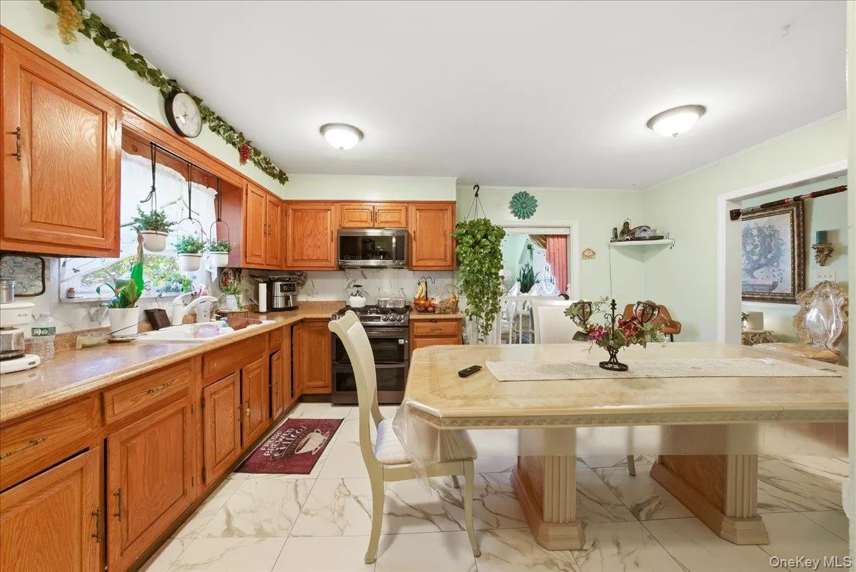 2594 Schurz Avenue, New York, NY, 4 Bedrooms Bedrooms, 8 Rooms Rooms,2 BathroomsBathrooms,Residential Sale,For Rent,Schurz,0,1002470 2594 Schurz Avenue, New York, NY, 4 Bedrooms Bedrooms, 8 Rooms Rooms,2 BathroomsBathrooms,Residential Sale,For Rent,Schurz,0,1002470