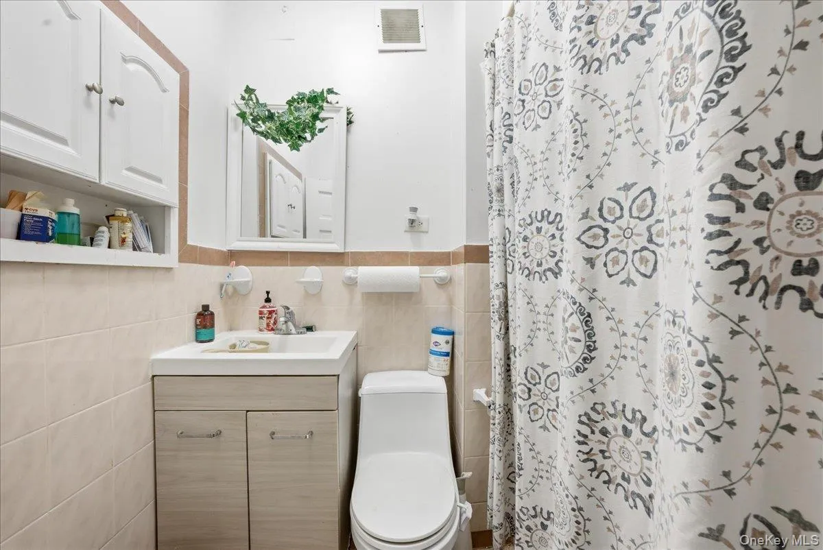 2594 Schurz Avenue, New York, NY, 4 Bedrooms Bedrooms, 8 Rooms Rooms,2 BathroomsBathrooms,Residential Sale,For Rent,Schurz,0,1002470 2594 Schurz Avenue, New York, NY, 4 Bedrooms Bedrooms, 8 Rooms Rooms,2 BathroomsBathrooms,Residential Sale,For Rent,Schurz,0,1002470