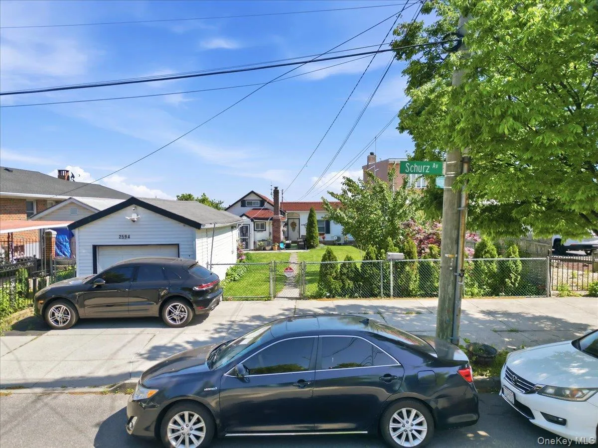 2594 Schurz Avenue, New York, NY, 4 Bedrooms Bedrooms, 8 Rooms Rooms,2 BathroomsBathrooms,Residential Sale,For Rent,Schurz,0,1002470 2594 Schurz Avenue, New York, NY, 4 Bedrooms Bedrooms, 8 Rooms Rooms,2 BathroomsBathrooms,Residential Sale,For Rent,Schurz,0,1002470