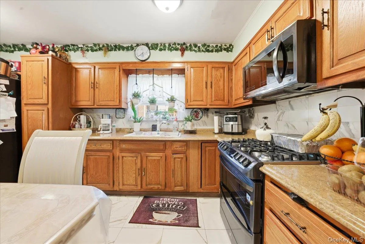 2594 Schurz Avenue, New York, NY, 4 Bedrooms Bedrooms, 8 Rooms Rooms,2 BathroomsBathrooms,Residential Sale,For Rent,Schurz,0,1002470 2594 Schurz Avenue, New York, NY, 4 Bedrooms Bedrooms, 8 Rooms Rooms,2 BathroomsBathrooms,Residential Sale,For Rent,Schurz,0,1002470