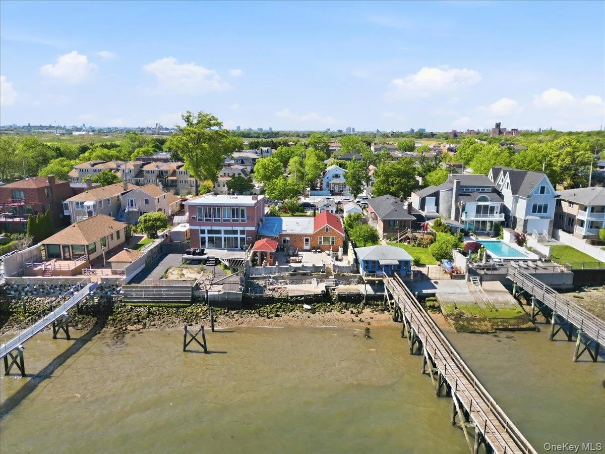 2594 Schurz Avenue, New York, NY, 4 Bedrooms Bedrooms, 8 Rooms Rooms,2 BathroomsBathrooms,Residential Sale,For Rent,Schurz,0,1002470 2594 Schurz Avenue, New York, NY, 4 Bedrooms Bedrooms, 8 Rooms Rooms,2 BathroomsBathrooms,Residential Sale,For Rent,Schurz,0,1002470