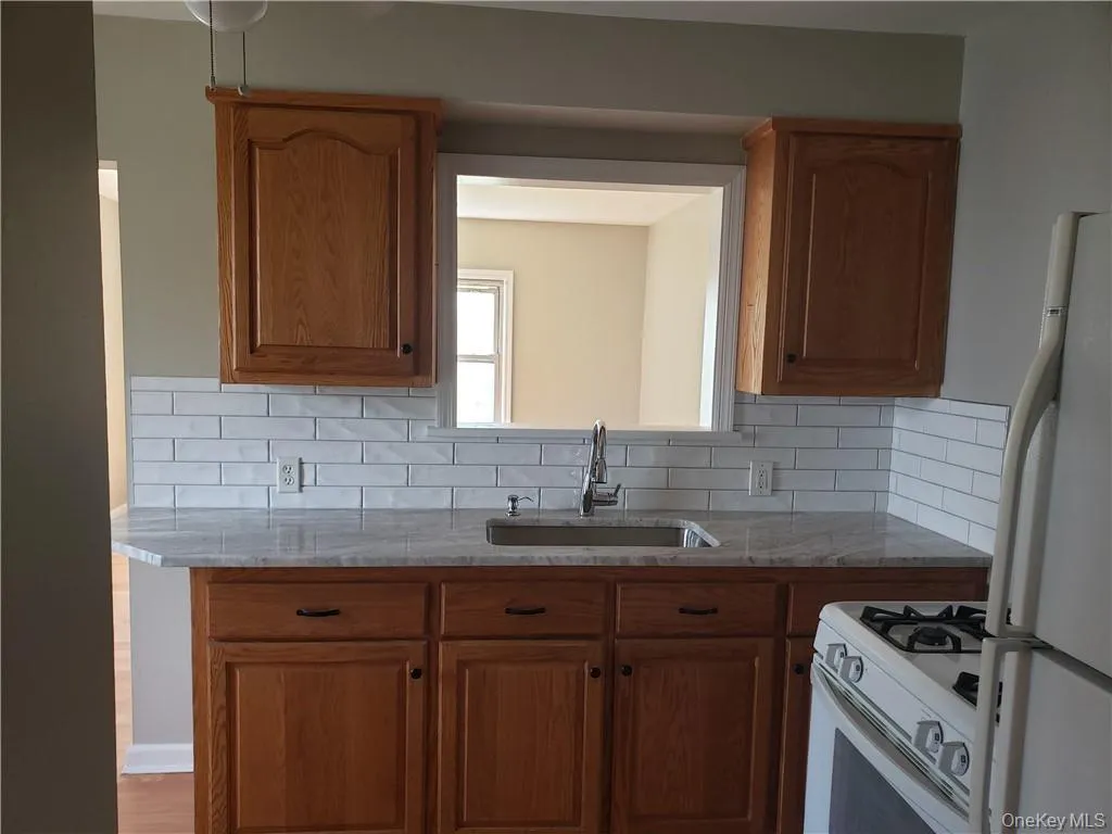 30 George Avenue, Orangetown, NY, 2 Bedrooms Bedrooms, 5 Rooms Rooms,1 BathroomBathrooms,Residential Lease,For Rent,George,0,1002471 30 George Avenue, Orangetown, NY, 2 Bedrooms Bedrooms, 5 Rooms Rooms,1 BathroomBathrooms,Residential Lease,For Rent,George,0,1002471