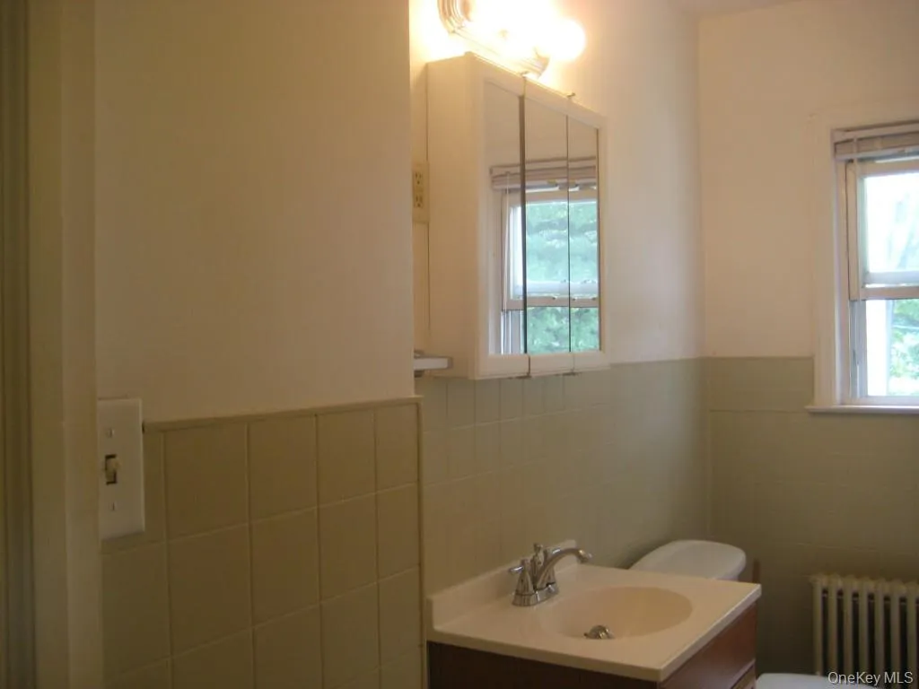 30 George Avenue, Orangetown, NY, 2 Bedrooms Bedrooms, 5 Rooms Rooms,1 BathroomBathrooms,Residential Lease,For Rent,George,0,1002471 30 George Avenue, Orangetown, NY, 2 Bedrooms Bedrooms, 5 Rooms Rooms,1 BathroomBathrooms,Residential Lease,For Rent,George,0,1002471