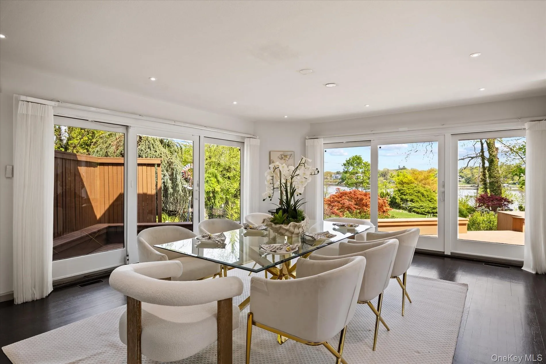 dining area looking over Manhasset Bay dining area looking over Manhasset Bay
