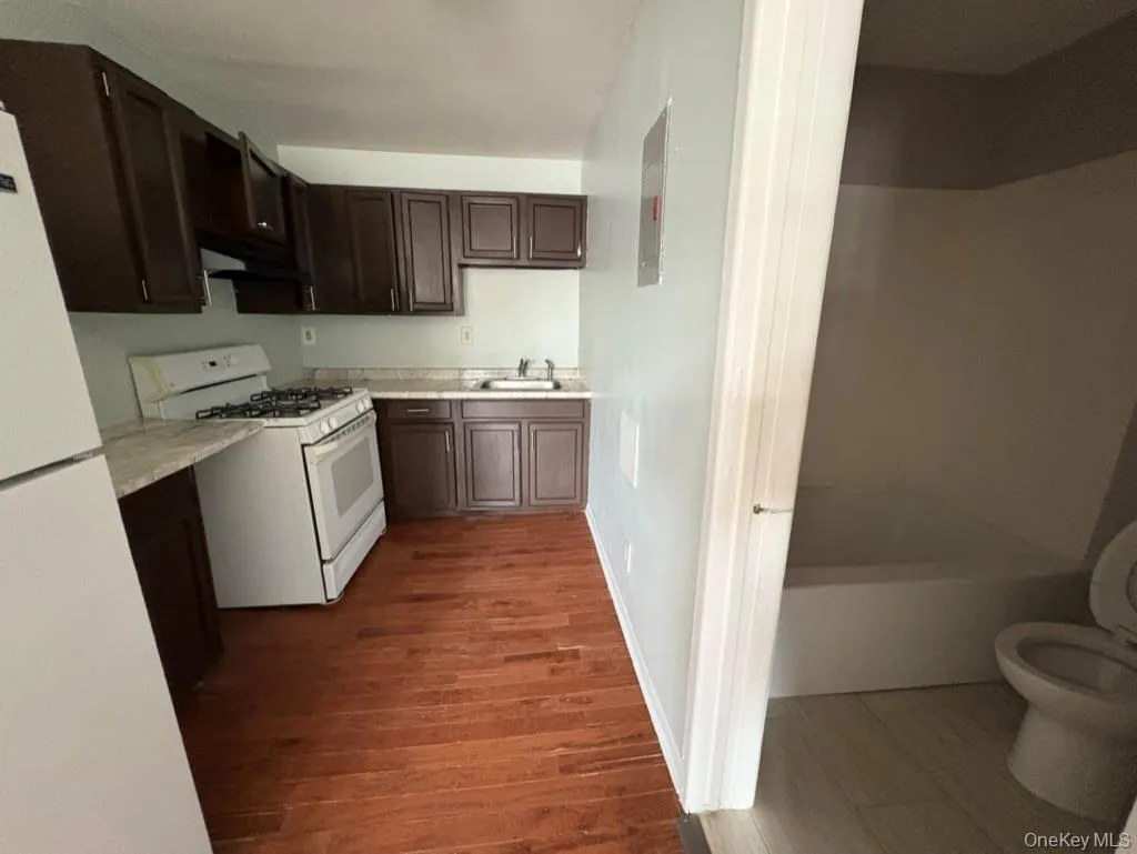 208 Main Street, Montgomery, NY, 1 Bedroom Bedrooms, 4 Rooms Rooms,1 BathroomBathrooms,Residential Lease,For Rent,Main,0,1002488 208 Main Street, Montgomery, NY, 1 Bedroom Bedrooms, 4 Rooms Rooms,1 BathroomBathrooms,Residential Lease,For Rent,Main,0,1002488