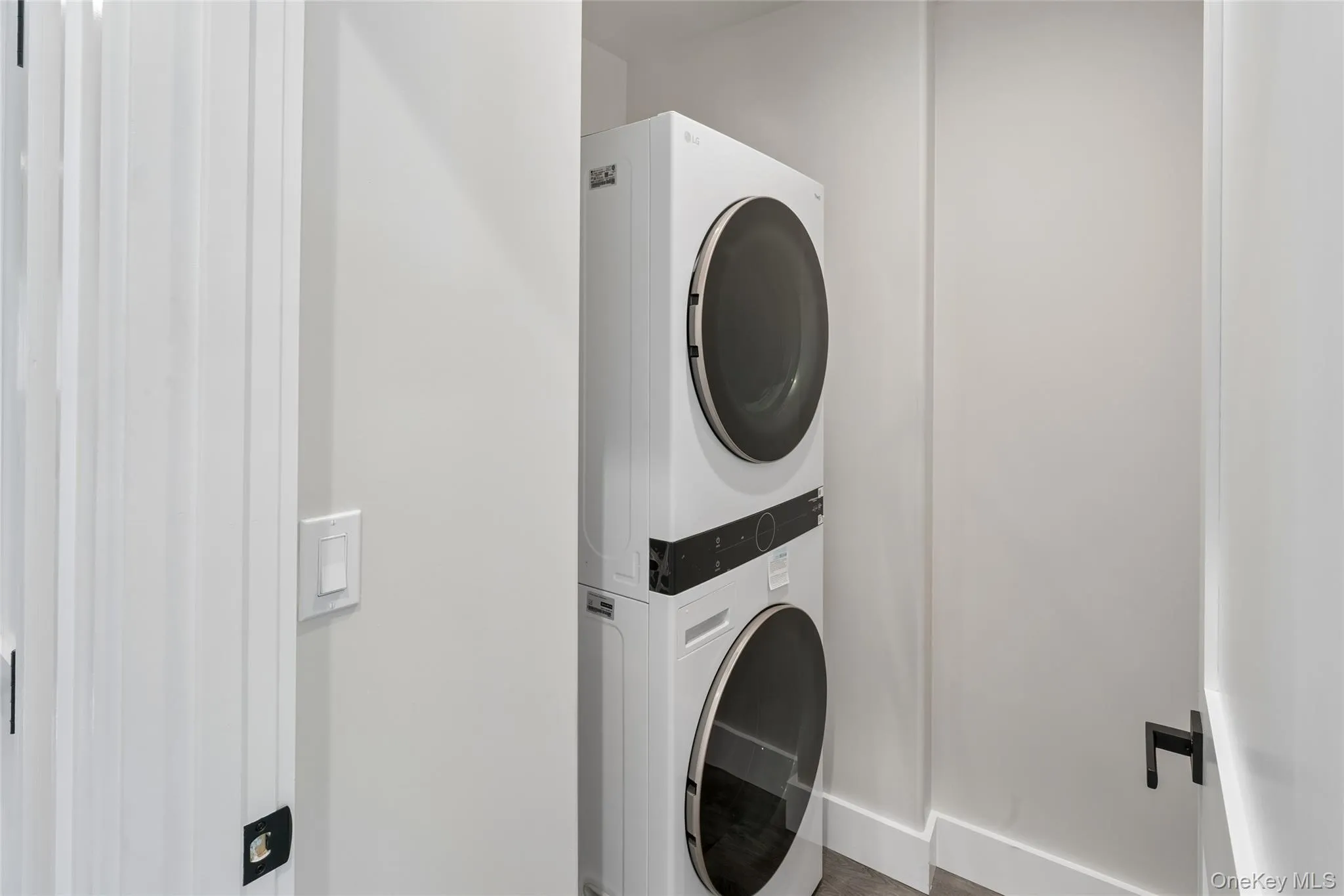 780 New York Avenue, Huntington, NY, 2 Bedrooms Bedrooms, 5 Rooms Rooms,1 BathroomBathrooms,Residential Lease,For Rent,New York,0,1002492 780 New York Avenue, Huntington, NY, 2 Bedrooms Bedrooms, 5 Rooms Rooms,1 BathroomBathrooms,Residential Lease,For Rent,New York,0,1002492