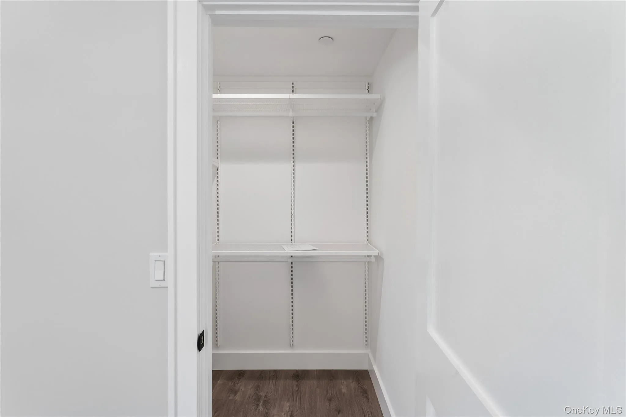 780 New York Avenue, Huntington, NY, 2 Bedrooms Bedrooms, 5 Rooms Rooms,1 BathroomBathrooms,Residential Lease,For Rent,New York,0,1002492 780 New York Avenue, Huntington, NY, 2 Bedrooms Bedrooms, 5 Rooms Rooms,1 BathroomBathrooms,Residential Lease,For Rent,New York,0,1002492