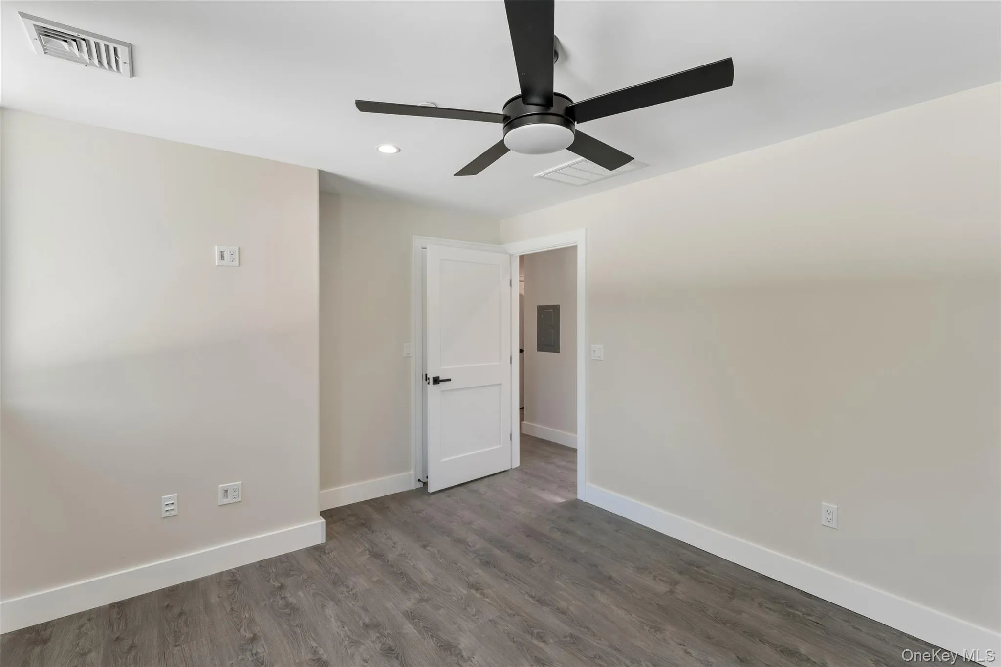 780 New York Avenue, Huntington, NY, 2 Bedrooms Bedrooms, 5 Rooms Rooms,1 BathroomBathrooms,Residential Lease,For Rent,New York,0,1002492 780 New York Avenue, Huntington, NY, 2 Bedrooms Bedrooms, 5 Rooms Rooms,1 BathroomBathrooms,Residential Lease,For Rent,New York,0,1002492