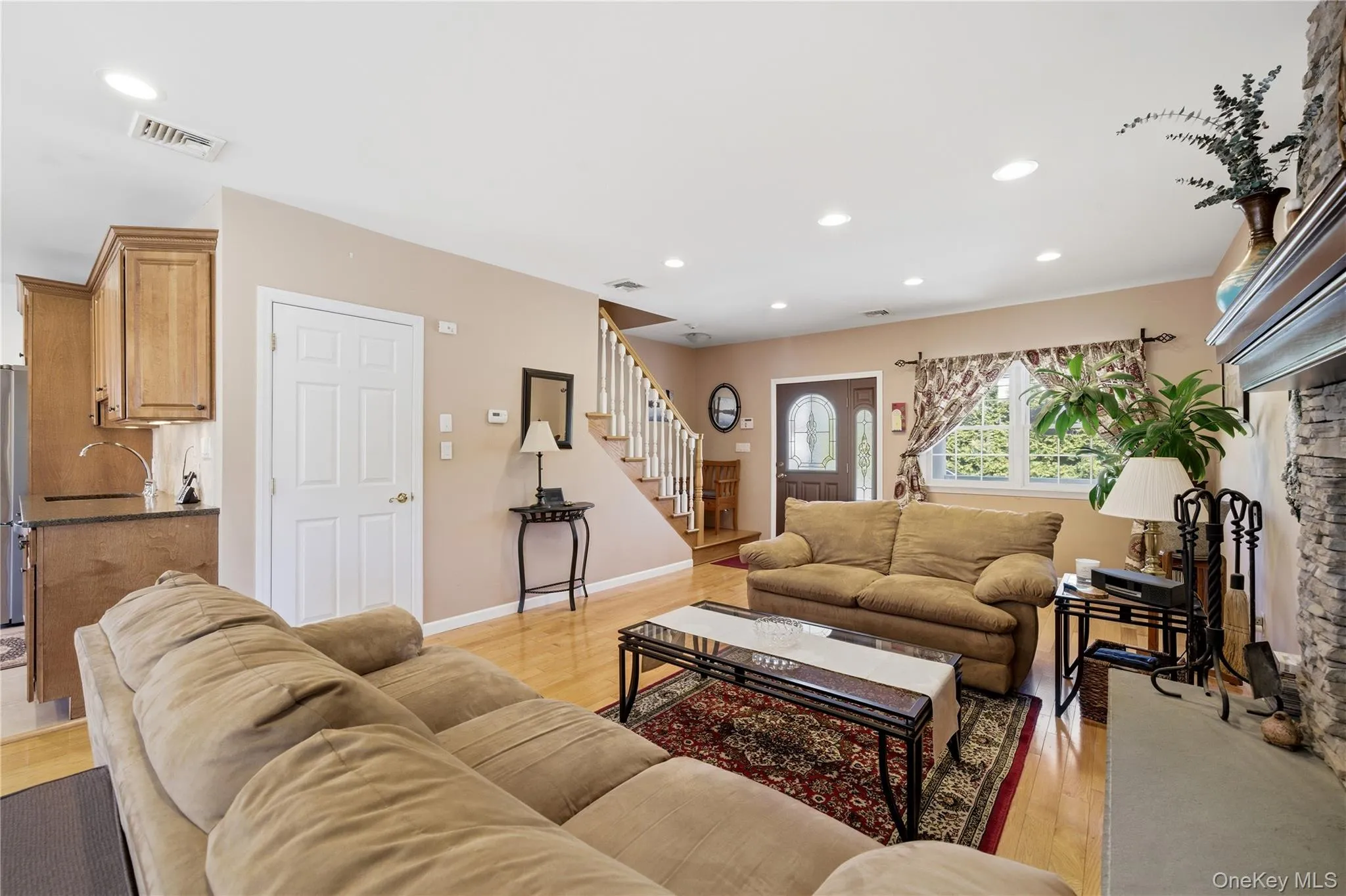 93 Meroke Lane, Islip, NY, 6 Bedrooms Bedrooms, 11 Rooms Rooms,3 BathroomsBathrooms,Residential,For Rent,Meroke,0,1002498 93 Meroke Lane, Islip, NY, 6 Bedrooms Bedrooms, 11 Rooms Rooms,3 BathroomsBathrooms,Residential,For Rent,Meroke,0,1002498