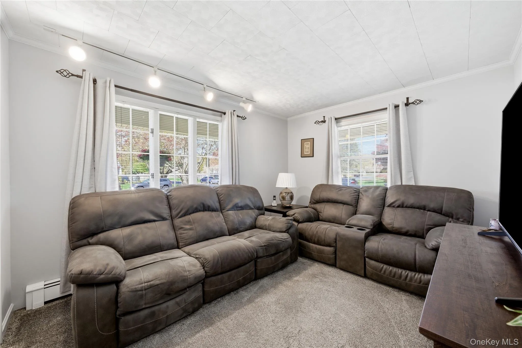 93 Meroke Lane, Islip, NY, 6 Bedrooms Bedrooms, 11 Rooms Rooms,3 BathroomsBathrooms,Residential,For Rent,Meroke,0,1002498 93 Meroke Lane, Islip, NY, 6 Bedrooms Bedrooms, 11 Rooms Rooms,3 BathroomsBathrooms,Residential,For Rent,Meroke,0,1002498
