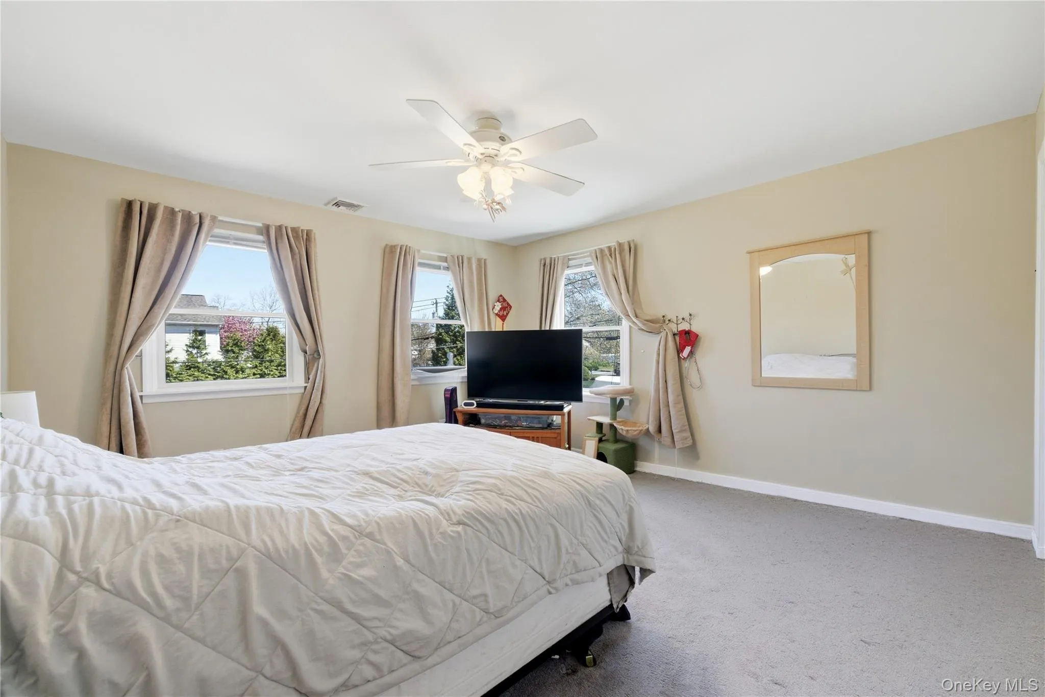 93 Meroke Lane, Islip, NY, 6 Bedrooms Bedrooms, 11 Rooms Rooms,3 BathroomsBathrooms,Residential,For Rent,Meroke,0,1002498 93 Meroke Lane, Islip, NY, 6 Bedrooms Bedrooms, 11 Rooms Rooms,3 BathroomsBathrooms,Residential,For Rent,Meroke,0,1002498