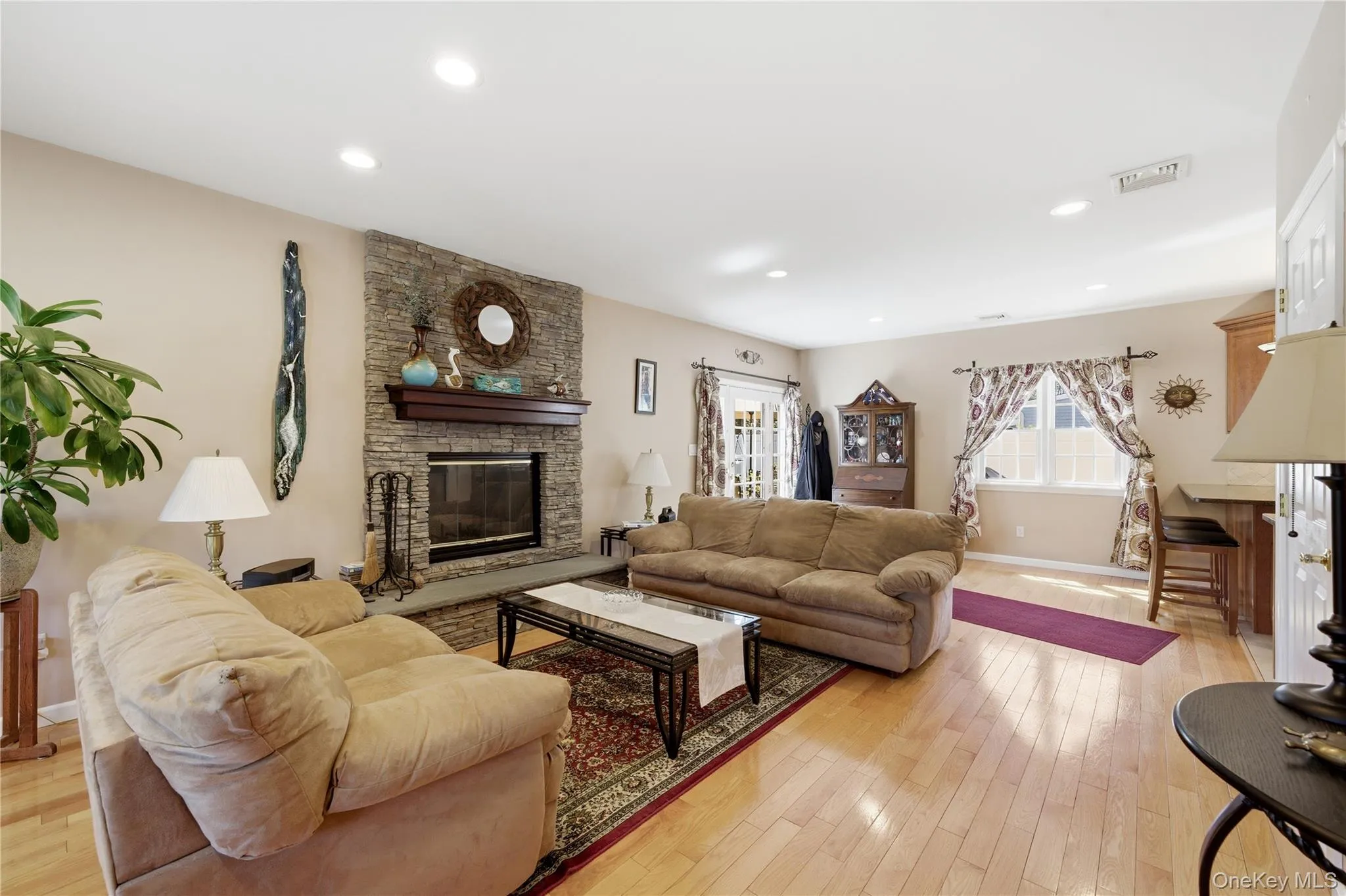 93 Meroke Lane, Islip, NY, 6 Bedrooms Bedrooms, 11 Rooms Rooms,3 BathroomsBathrooms,Residential,For Rent,Meroke,0,1002498 93 Meroke Lane, Islip, NY, 6 Bedrooms Bedrooms, 11 Rooms Rooms,3 BathroomsBathrooms,Residential,For Rent,Meroke,0,1002498