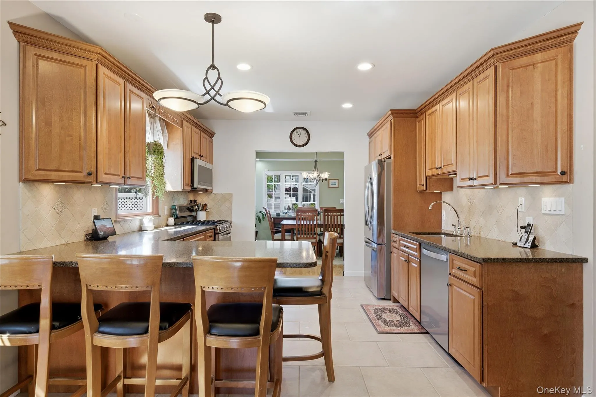 93 Meroke Lane, Islip, NY, 6 Bedrooms Bedrooms, 11 Rooms Rooms,3 BathroomsBathrooms,Residential,For Rent,Meroke,0,1002498 93 Meroke Lane, Islip, NY, 6 Bedrooms Bedrooms, 11 Rooms Rooms,3 BathroomsBathrooms,Residential,For Rent,Meroke,0,1002498