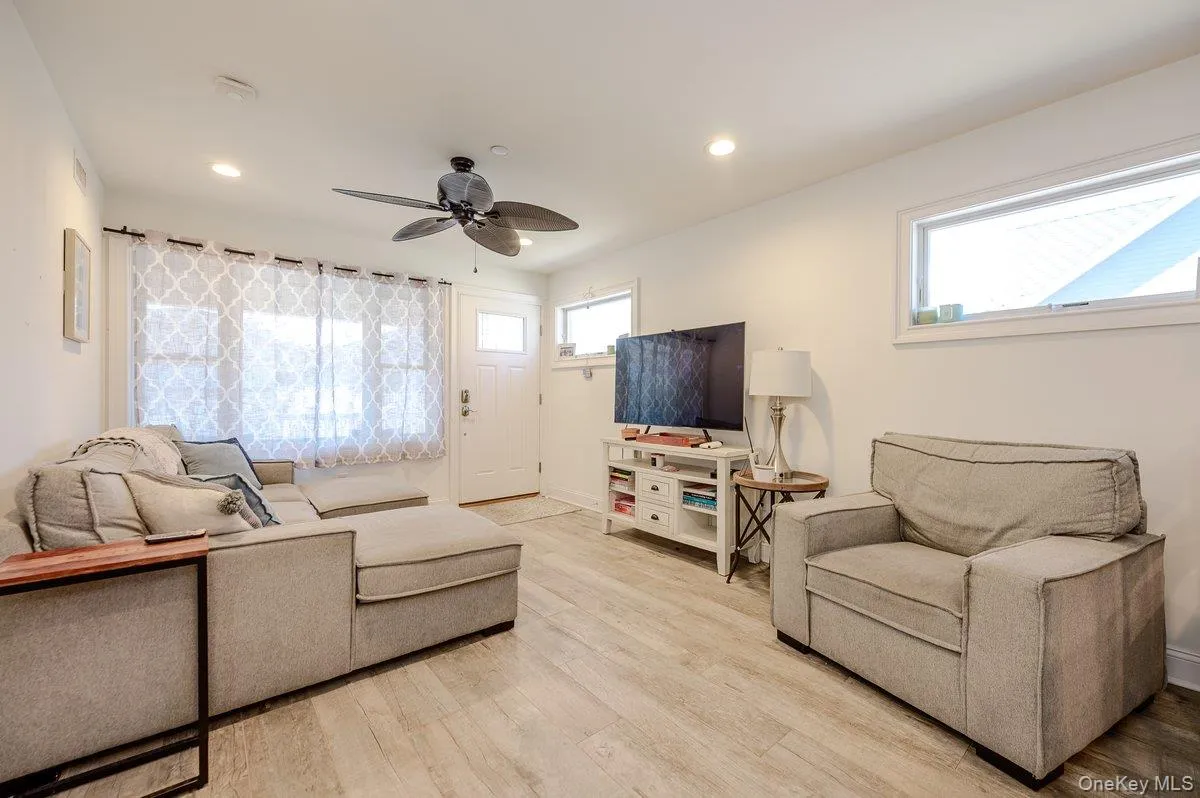 90 Wyoming Avenue, Long Beach, NY, 2 Bedrooms Bedrooms, 4 Rooms Rooms,1 BathroomBathrooms,Residential Lease,For Rent,Wyoming,0,1002500 90 Wyoming Avenue, Long Beach, NY, 2 Bedrooms Bedrooms, 4 Rooms Rooms,1 BathroomBathrooms,Residential Lease,For Rent,Wyoming,0,1002500