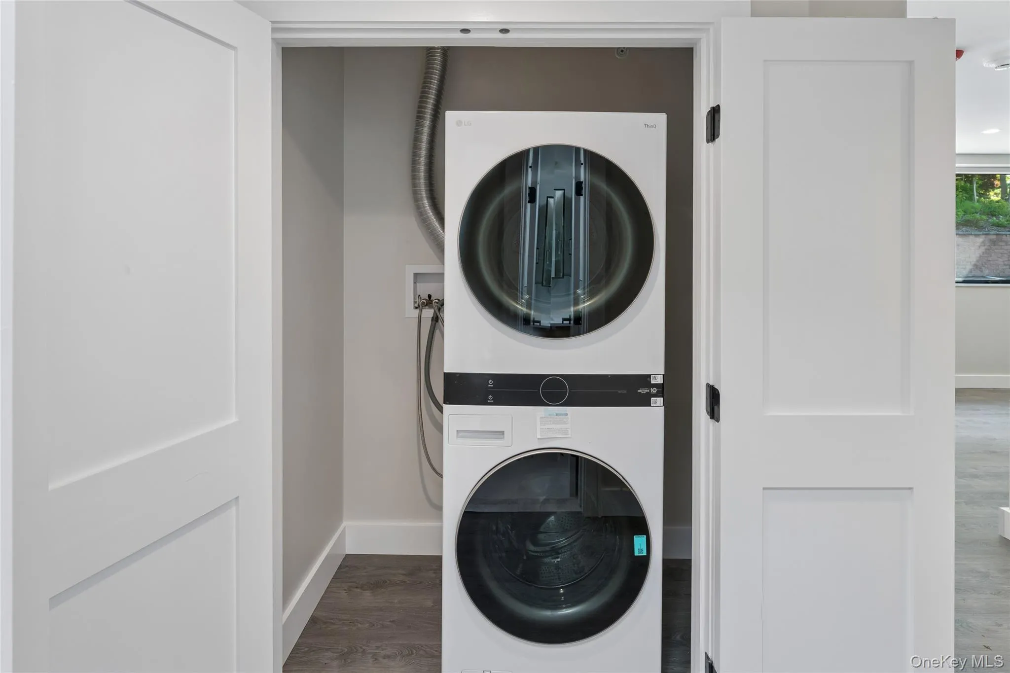 780 New York Avenue, Huntington, NY, 1 Bedroom Bedrooms, 5 Rooms Rooms,1 BathroomBathrooms,Residential Lease,For Rent,New York,0,1002511 780 New York Avenue, Huntington, NY, 1 Bedroom Bedrooms, 5 Rooms Rooms,1 BathroomBathrooms,Residential Lease,For Rent,New York,0,1002511
