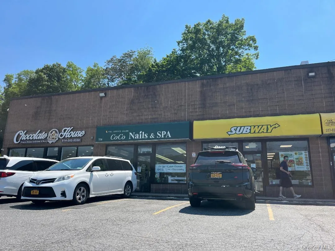 Convenient to Miles Square Shopping Plaza for your everyday needs Convenient to Miles Square Shopping Plaza for your everyday needs