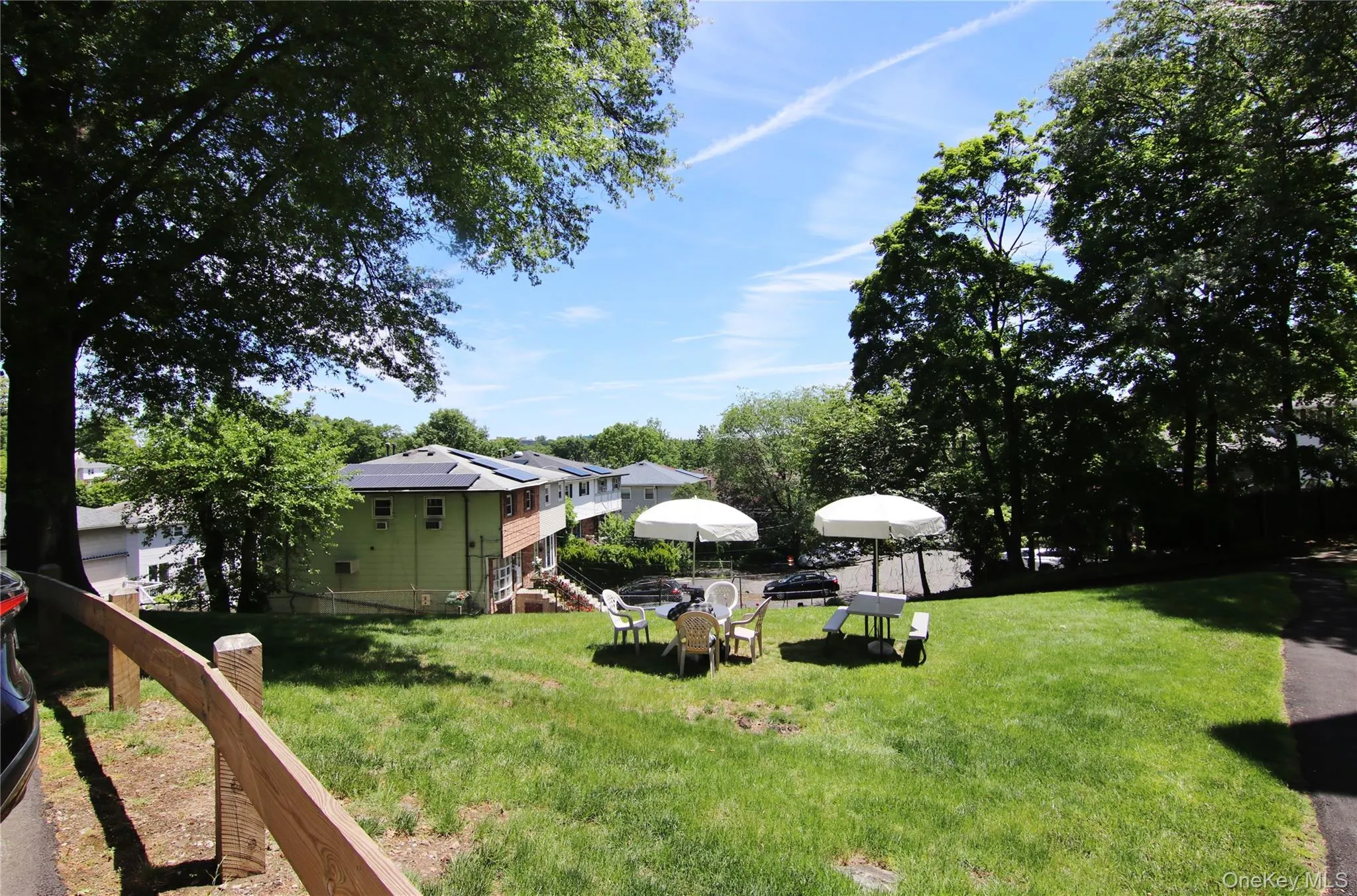 Plenty of green space for sitting and enjoying the outdoors Plenty of green space for sitting and enjoying the outdoors