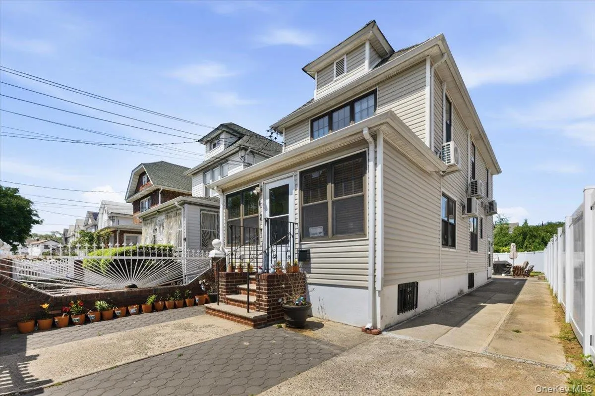 21825 104th Avenue, New York, NY, 3 Bedrooms Bedrooms, 7 Rooms Rooms,2 BathroomsBathrooms,Residential,For Rent,104th,0,1002525 21825 104th Avenue, New York, NY, 3 Bedrooms Bedrooms, 7 Rooms Rooms,2 BathroomsBathrooms,Residential,For Rent,104th,0,1002525