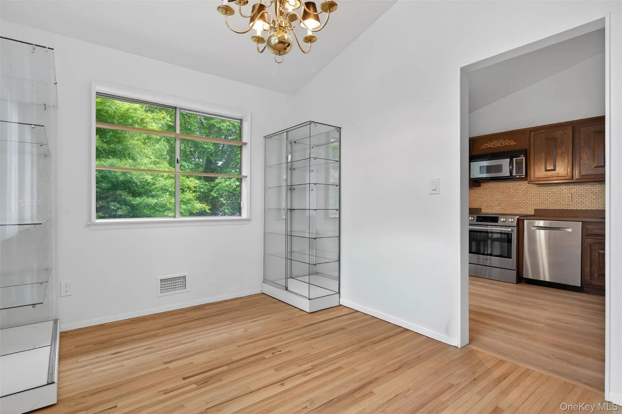 4 Brookdell Drive, Greenburgh, NY, 3 Bedrooms Bedrooms, 8 Rooms Rooms,2 BathroomsBathrooms,Residential,For Rent,Brookdell,0,1002540 4 Brookdell Drive, Greenburgh, NY, 3 Bedrooms Bedrooms, 8 Rooms Rooms,2 BathroomsBathrooms,Residential,For Rent,Brookdell,0,1002540
