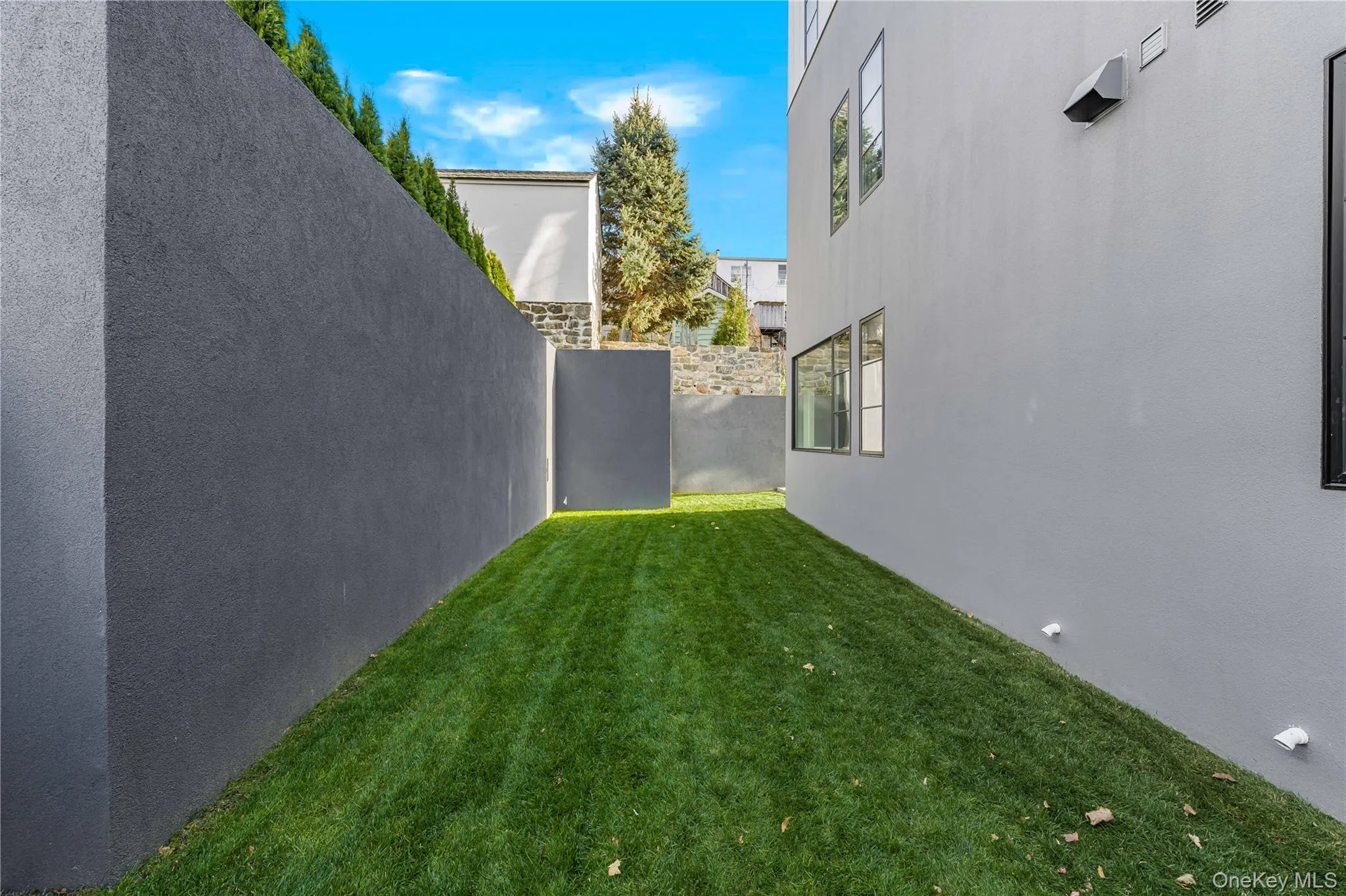 Private Side Yard For Residence A Private Side Yard For Residence A