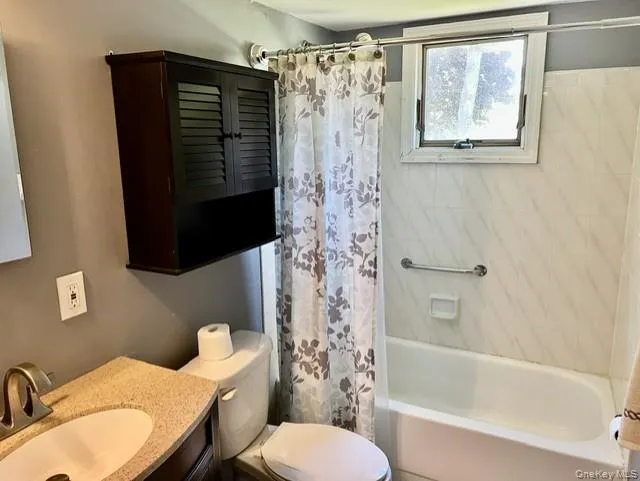 2439 Union Blvd. Apt 2A, Islip, NY, 1 Bedroom Bedrooms, 4 Rooms Rooms,1 BathroomBathrooms,Residential,For Rent,Union Blvd. Apt 2A,0,1002544 2439 Union Blvd. Apt 2A, Islip, NY, 1 Bedroom Bedrooms, 4 Rooms Rooms,1 BathroomBathrooms,Residential,For Rent,Union Blvd. Apt 2A,0,1002544
