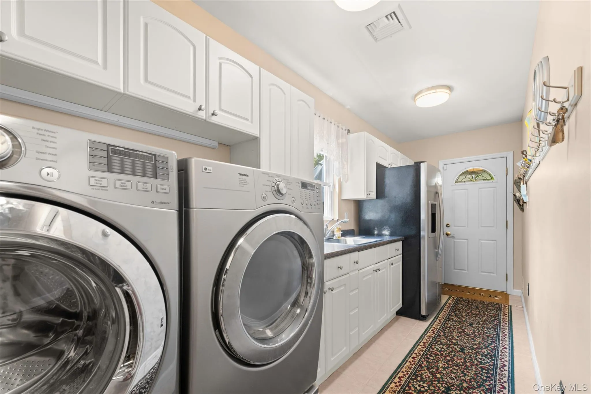 4 Vera Court, Brookhaven, NY, 5 Bedrooms Bedrooms, 8 Rooms Rooms,2 BathroomsBathrooms,Residential,For Rent,Vera,0,KEY1002550 4 Vera Court, Brookhaven, NY, 5 Bedrooms Bedrooms, 8 Rooms Rooms,2 BathroomsBathrooms,Residential,For Rent,Vera,0,KEY1002550