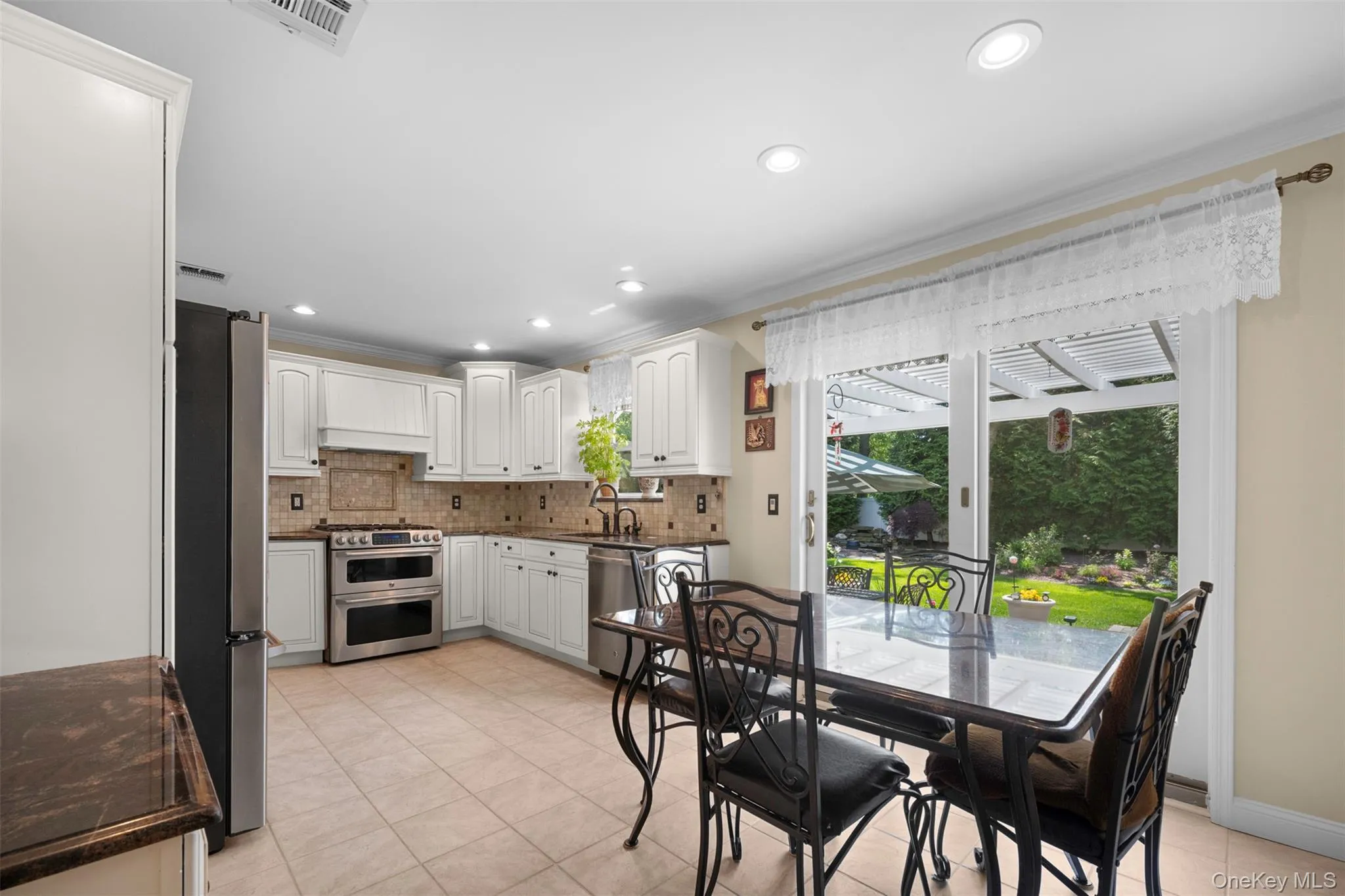 4 Vera Court, Brookhaven, NY, 5 Bedrooms Bedrooms, 8 Rooms Rooms,2 BathroomsBathrooms,Residential,For Rent,Vera,0,1002550 4 Vera Court, Brookhaven, NY, 5 Bedrooms Bedrooms, 8 Rooms Rooms,2 BathroomsBathrooms,Residential,For Rent,Vera,0,1002550