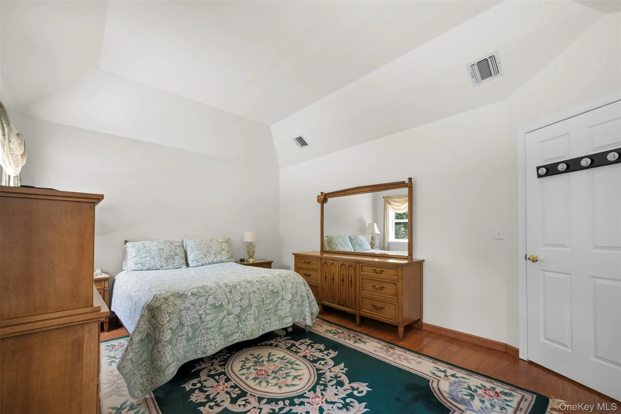 4 Vera Court, Brookhaven, NY, 5 Bedrooms Bedrooms, 8 Rooms Rooms,2 BathroomsBathrooms,Residential,For Rent,Vera,0,1002550 4 Vera Court, Brookhaven, NY, 5 Bedrooms Bedrooms, 8 Rooms Rooms,2 BathroomsBathrooms,Residential,For Rent,Vera,0,1002550
