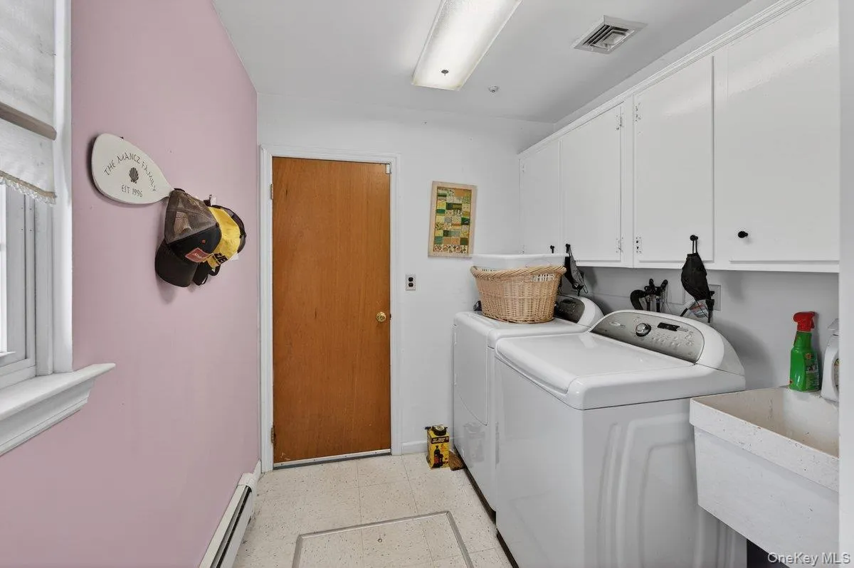 20 Bayview Lane, Babylon, NY, 5 Bedrooms Bedrooms, 10 Rooms Rooms,2 BathroomsBathrooms,Residential,For Rent,Bayview,0,1002552 20 Bayview Lane, Babylon, NY, 5 Bedrooms Bedrooms, 10 Rooms Rooms,2 BathroomsBathrooms,Residential,For Rent,Bayview,0,1002552