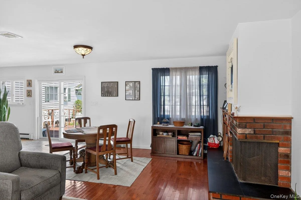 20 Bayview Lane, Babylon, NY, 5 Bedrooms Bedrooms, 10 Rooms Rooms,2 BathroomsBathrooms,Residential,For Rent,Bayview,0,1002552 20 Bayview Lane, Babylon, NY, 5 Bedrooms Bedrooms, 10 Rooms Rooms,2 BathroomsBathrooms,Residential,For Rent,Bayview,0,1002552