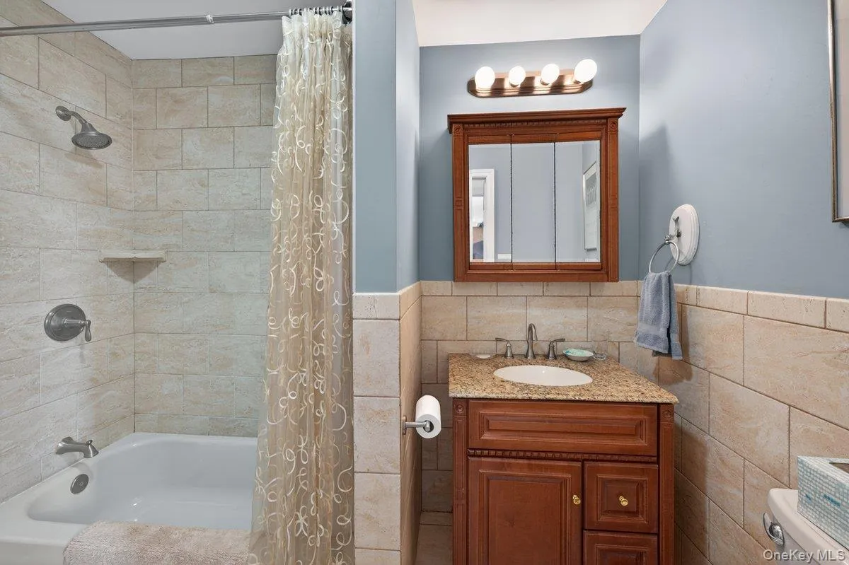 20 Bayview Lane, Babylon, NY, 5 Bedrooms Bedrooms, 10 Rooms Rooms,2 BathroomsBathrooms,Residential,For Rent,Bayview,0,1002552 20 Bayview Lane, Babylon, NY, 5 Bedrooms Bedrooms, 10 Rooms Rooms,2 BathroomsBathrooms,Residential,For Rent,Bayview,0,1002552
