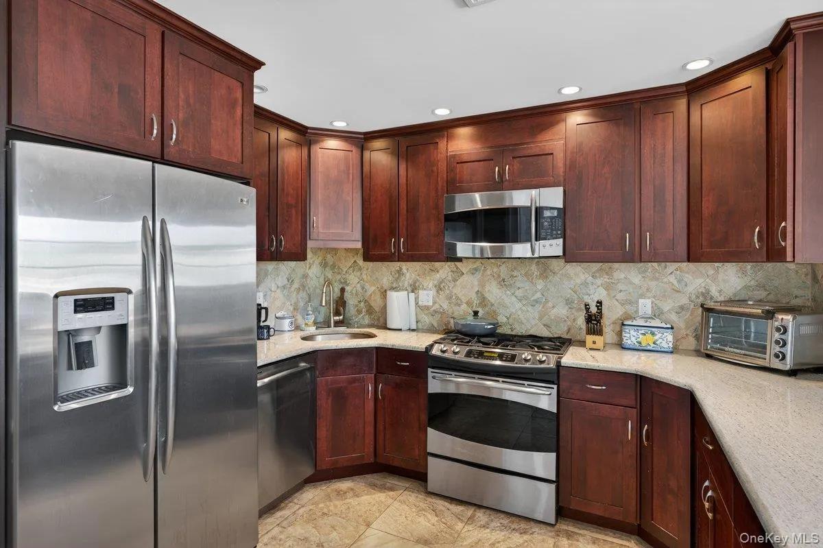 20 Bayview Lane, Babylon, NY, 5 Bedrooms Bedrooms, 10 Rooms Rooms,2 BathroomsBathrooms,Residential,For Rent,Bayview,0,1002552 20 Bayview Lane, Babylon, NY, 5 Bedrooms Bedrooms, 10 Rooms Rooms,2 BathroomsBathrooms,Residential,For Rent,Bayview,0,1002552