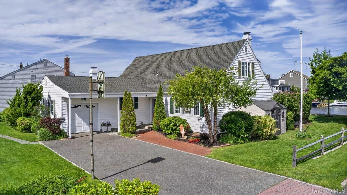 20 Bayview Lane, Babylon, NY, 5 Bedrooms Bedrooms, 10 Rooms Rooms,2 BathroomsBathrooms,Residential,For Rent,Bayview,0,1002552 20 Bayview Lane, Babylon, NY, 5 Bedrooms Bedrooms, 10 Rooms Rooms,2 BathroomsBathrooms,Residential,For Rent,Bayview,0,1002552