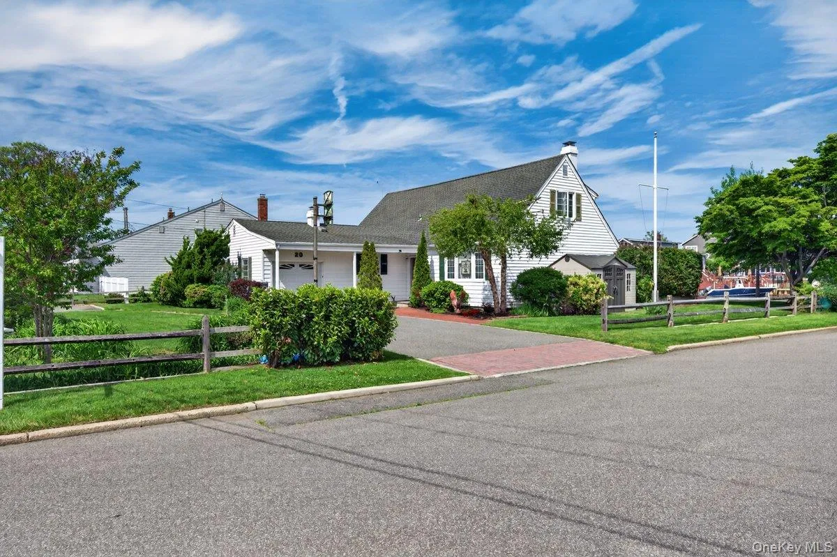 20 Bayview Lane, Babylon, NY, 5 Bedrooms Bedrooms, 10 Rooms Rooms,2 BathroomsBathrooms,Residential,For Rent,Bayview,0,1002552 20 Bayview Lane, Babylon, NY, 5 Bedrooms Bedrooms, 10 Rooms Rooms,2 BathroomsBathrooms,Residential,For Rent,Bayview,0,1002552